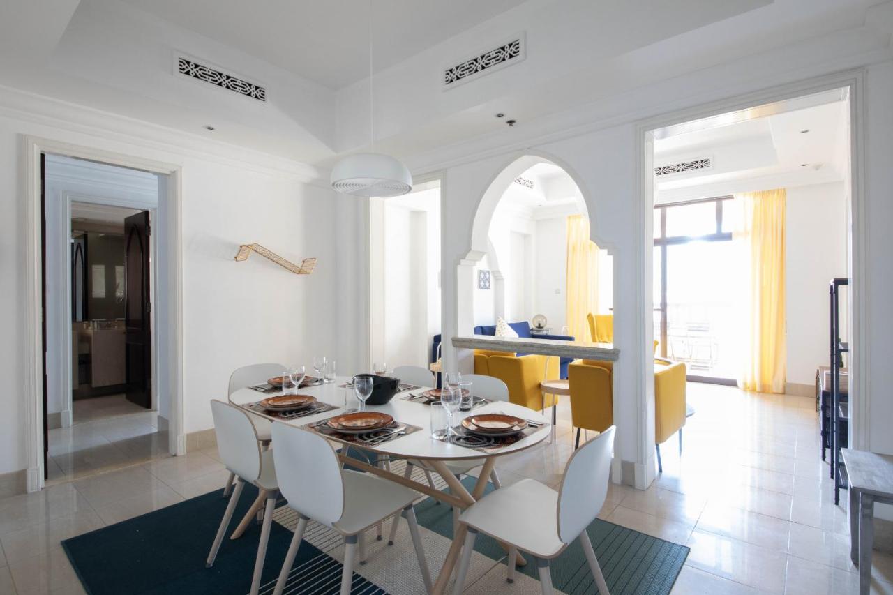 Chic 2BR with Burj Khalifa View in Souk Al Bahar - 3