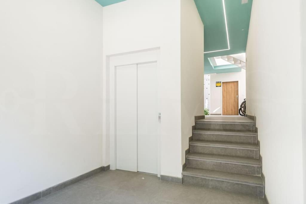 Calm apartment with private patio by REMS - 2