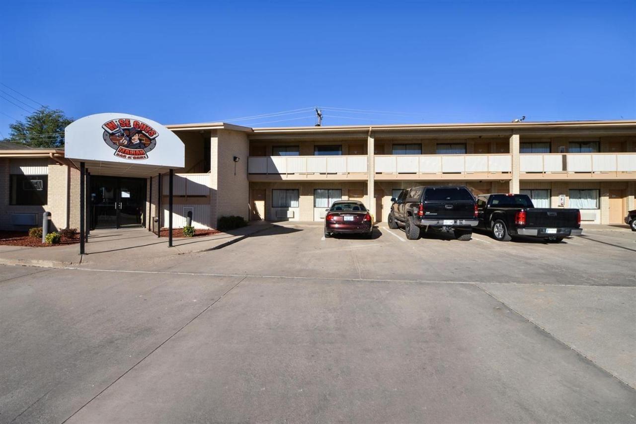 Budget Inn & Suites — photo 6