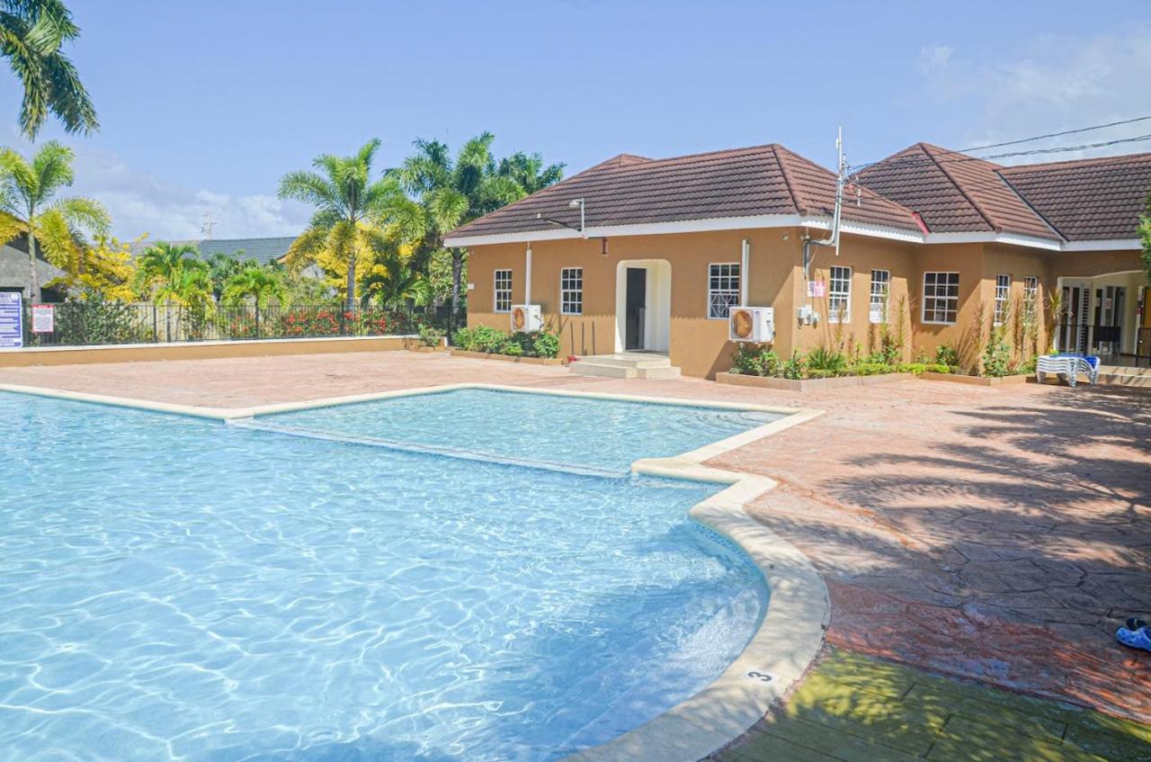 Happy Holidays at Drax Hall Country Club - 4