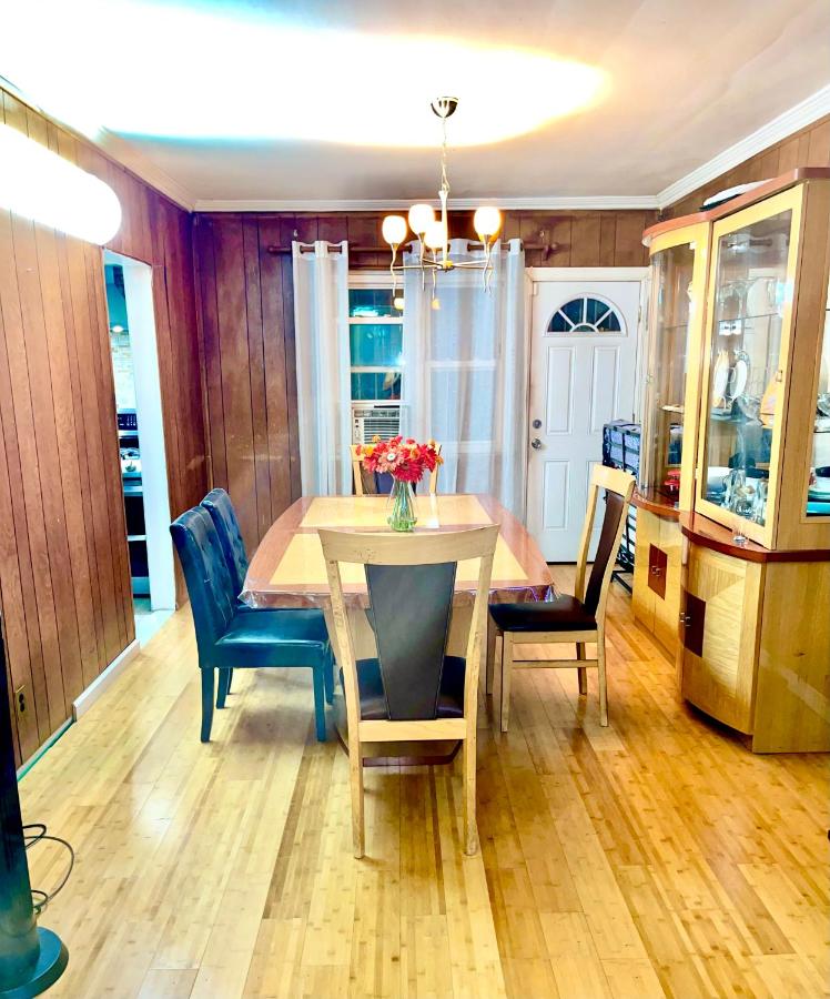 LGA airport 3 mins, Vacation 3 BR Duplex House, Parking and private backyard, 9mins subway! - 5