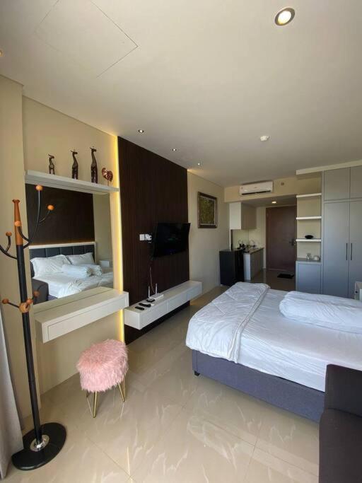 Nagoya Thamrin Apartment High Floor with View - 3