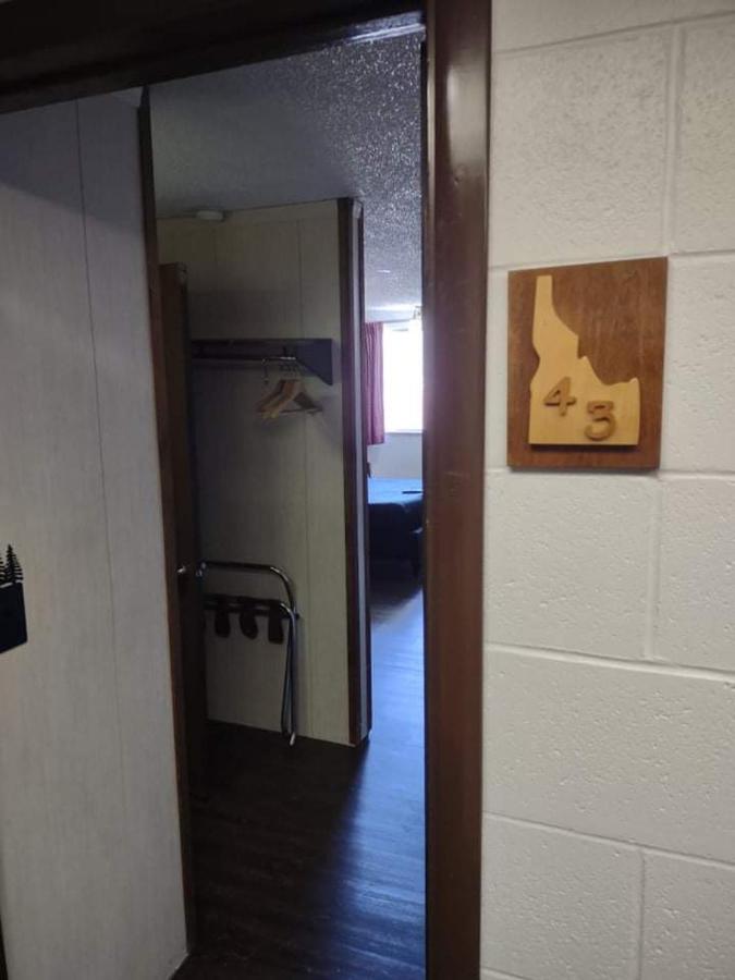 Pines Motel — photo 9