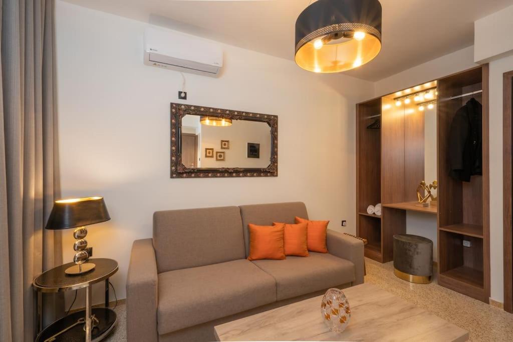 Dema Luxury Suites - Perikleous E6 - 2