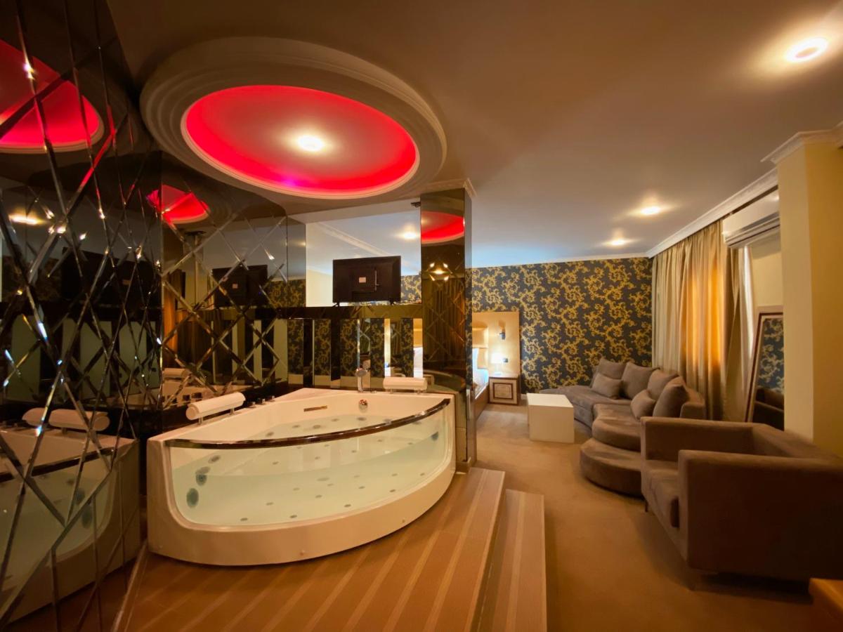 Hotel Deluxe photo