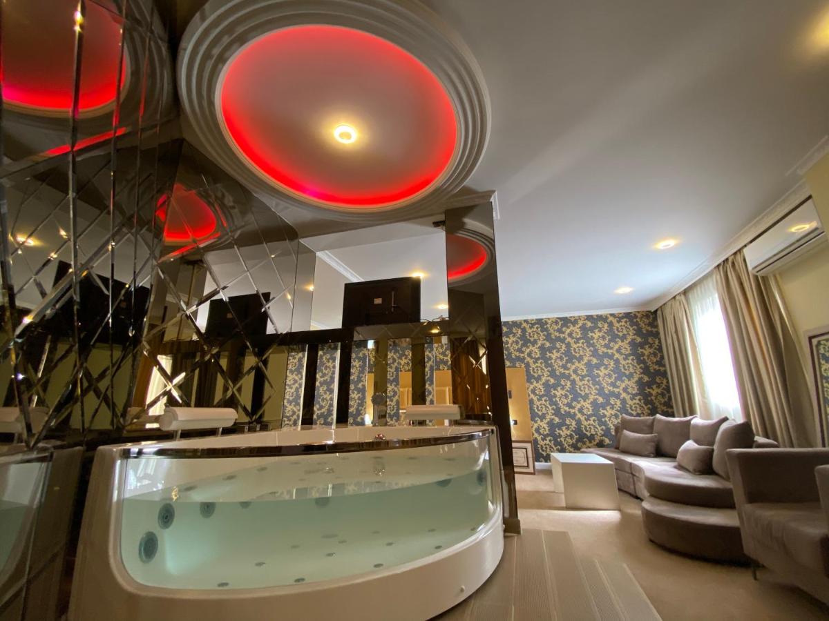 Hotel Deluxe photo