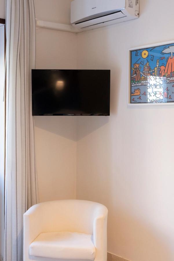 Room 66 - 4