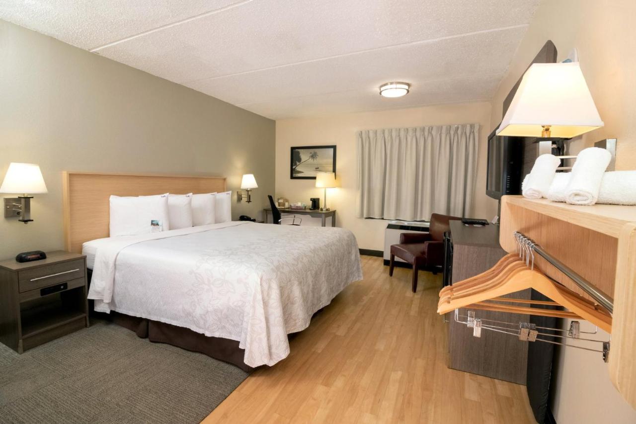 Red Roof PLUS Miami Airport - 2