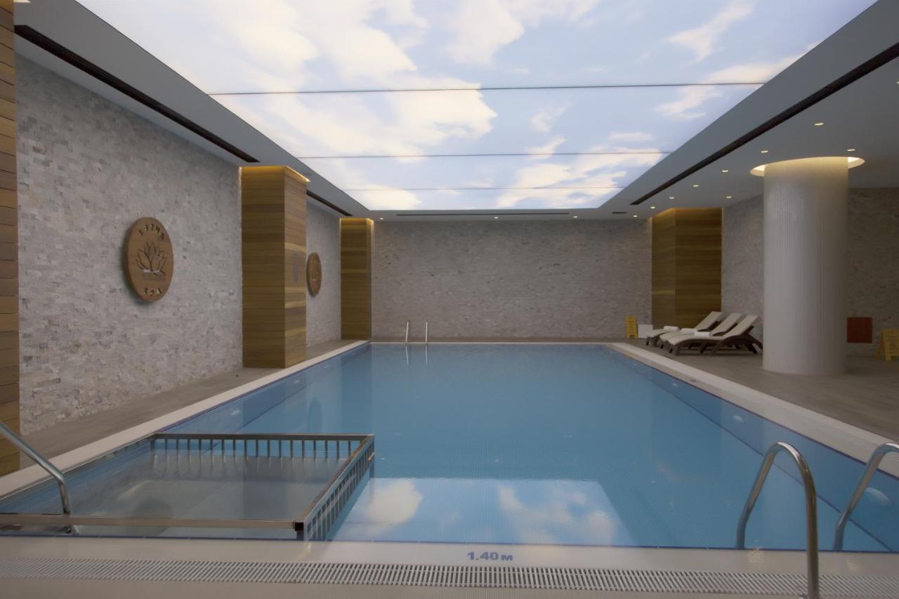 Heated swimming pool: Ramada Plaza by Wyndham Istanbul Asia Airport