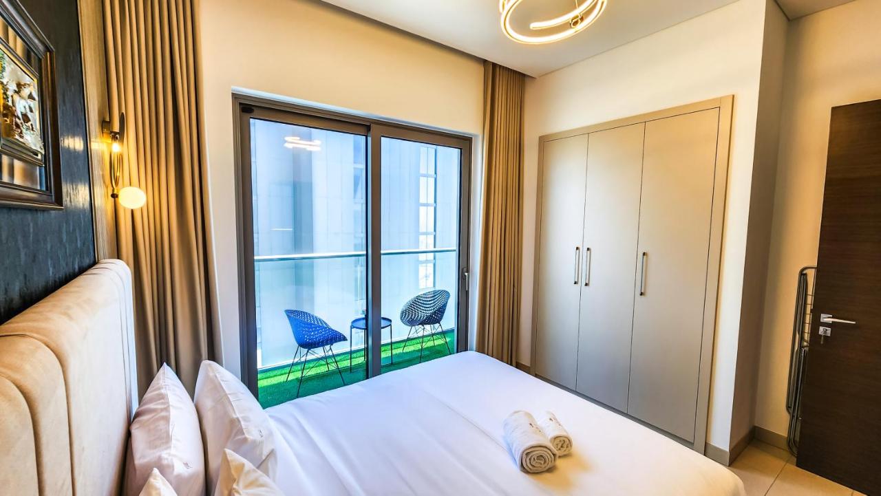 STAY BY LATINEM Luxury 1BR Holiday Home CVR A3001 near Burj Khalifa - 2