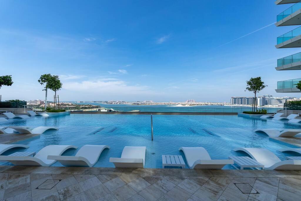 Vogue Vacation Homes, Emaar Beachfront Beach Vista near JBR and Palm Jumeirah, One Bedroom Apartment with Balcony and Private Beach, Access to all Amenities - 2