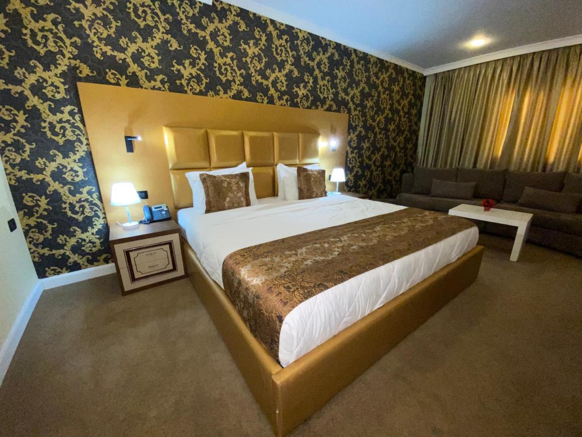 Hotel Deluxe photo