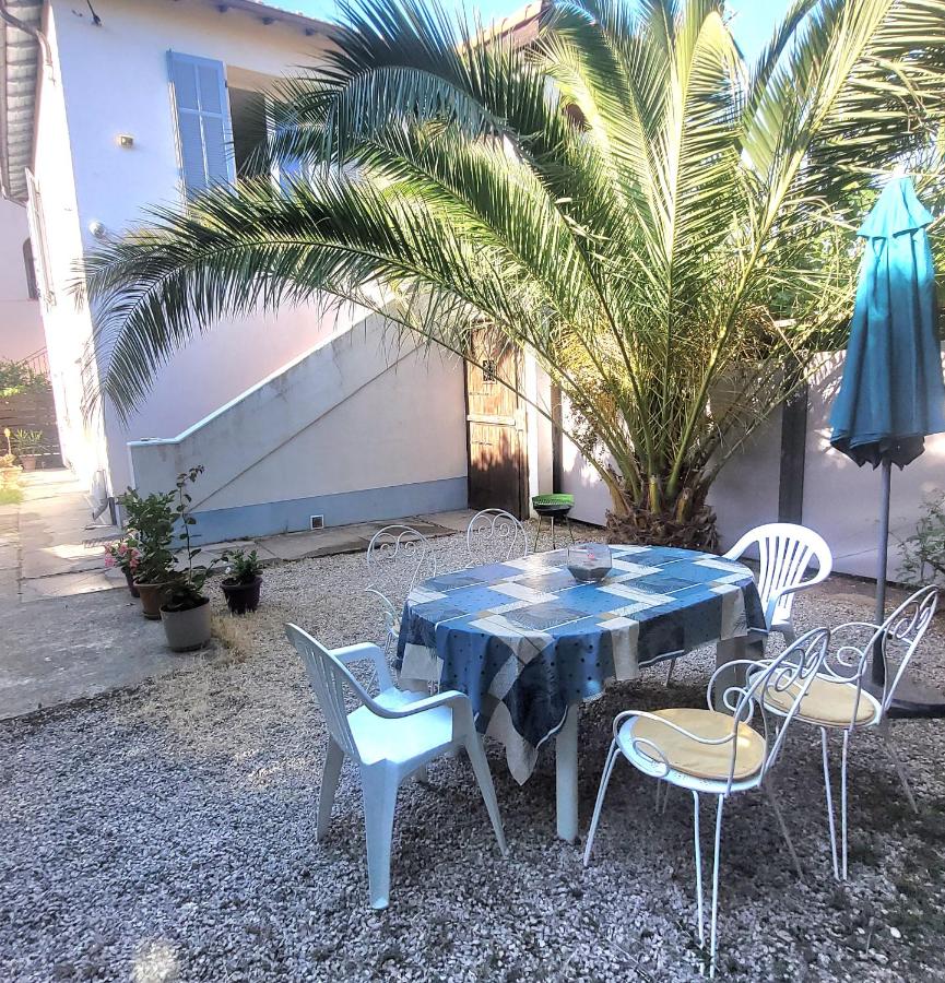 Villa la Désirée - haut de villa, 62m2 , 3 pièces , 8 persons max, 120m2 de  jardin avec une place de parking, Antibes – Updated 2023 Prices