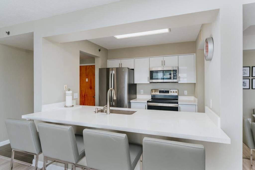 Brickell, Miami Home in the Sky! - 5