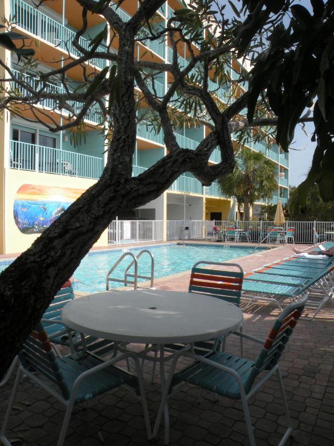 Heated swimming pool: South Beach Condo Hotel