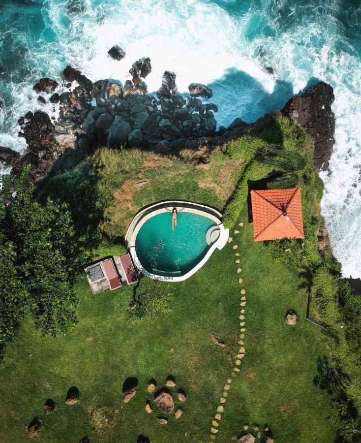 Makawi Tuwa Cliff - Luxury Cliff Stay with Private Beach, Infinity Pools and Ocean View
