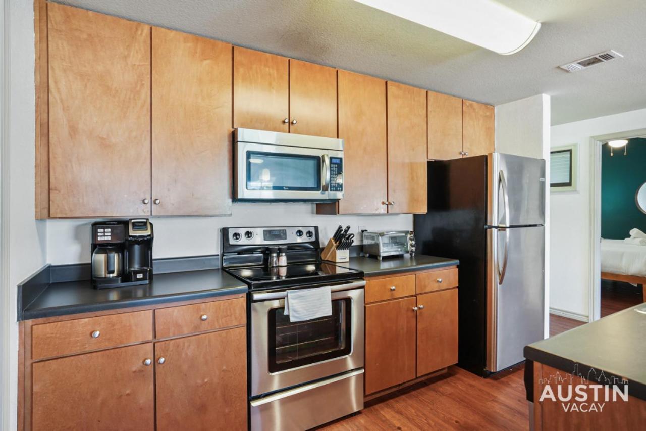 Stylish 4BR with Smart TV and Free Garage Parking - 2