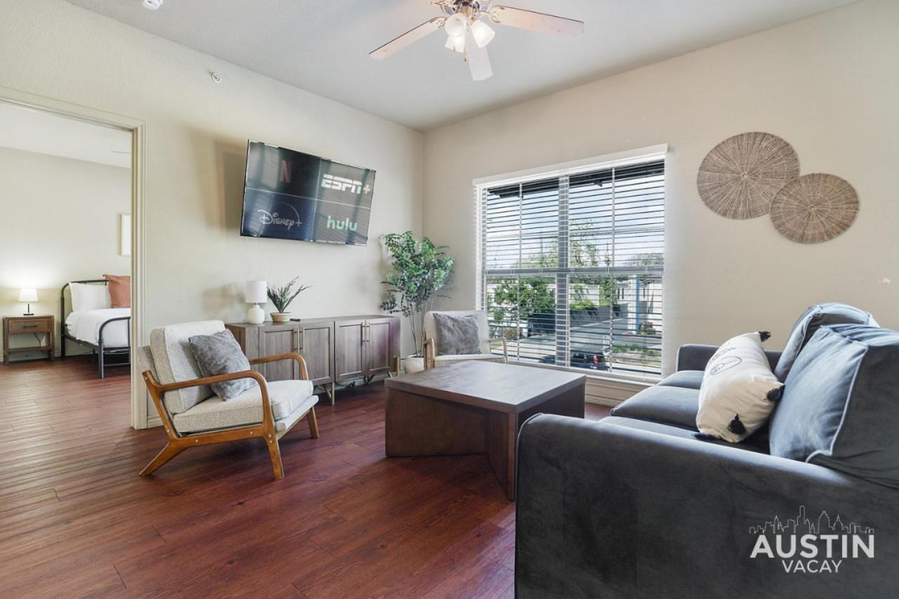 Fully Equipped w Stylish Design and Free Parking - 4