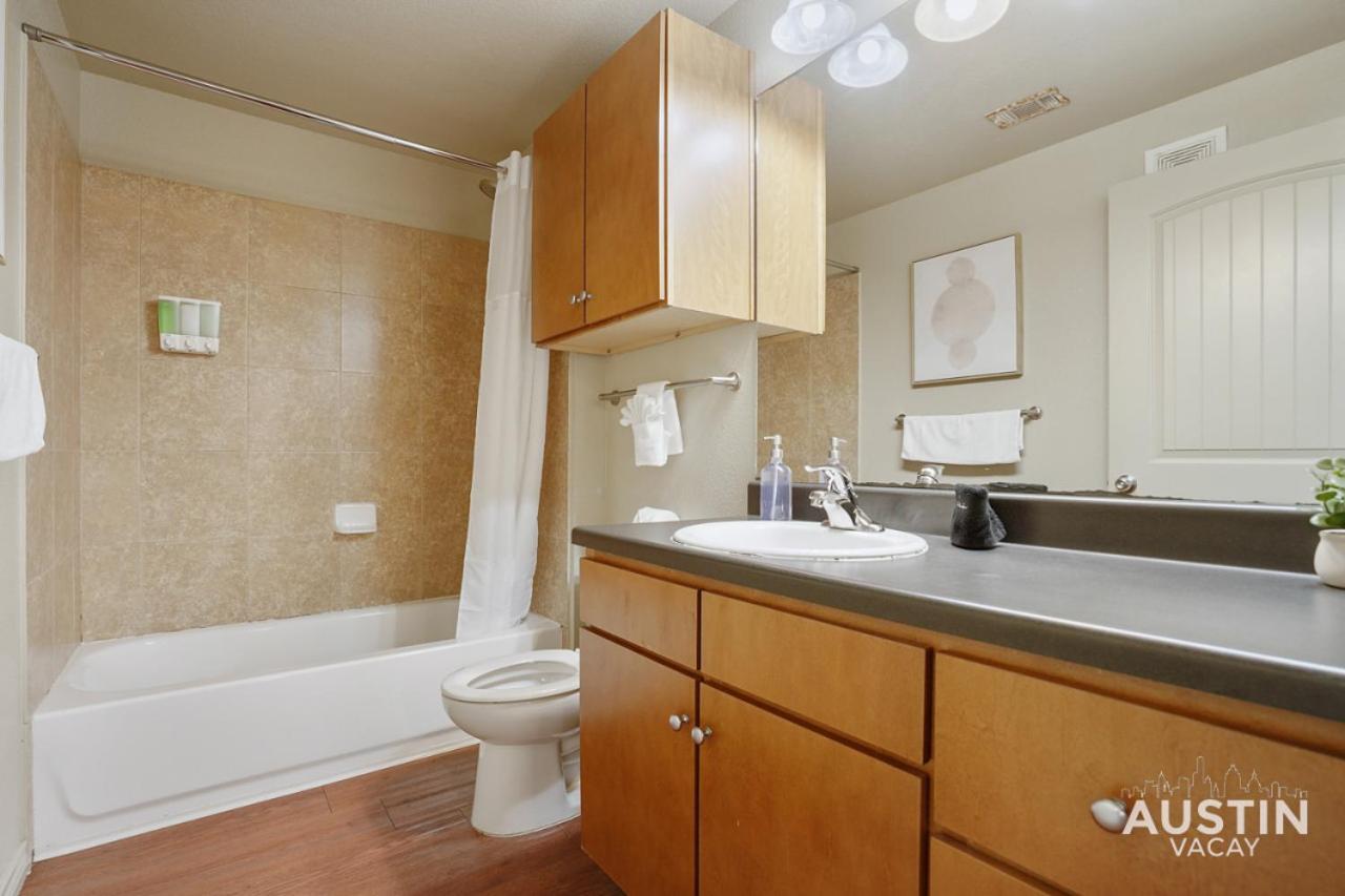 Fully Equipped w Stylish Design and Free Parking - 2