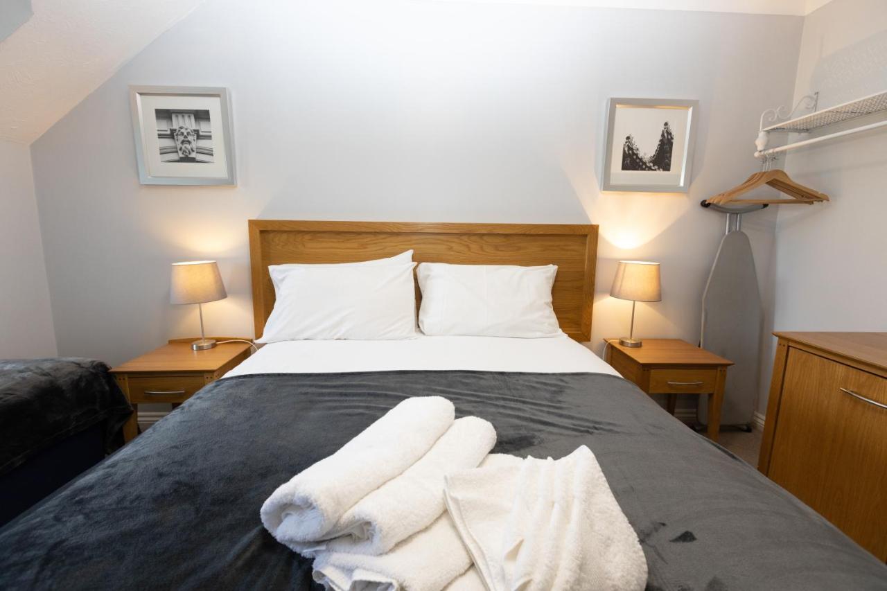 Family Room (2 Adults + 1 Child)