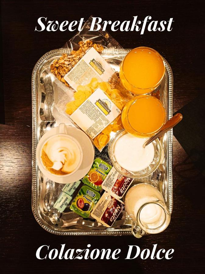 Roman Holidays Boutique Hotel - 4