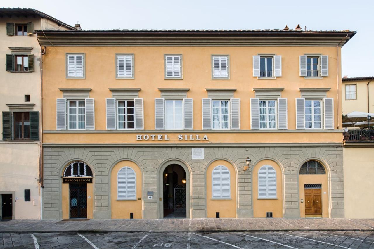 Hotel Silla in Florence - Experience the heart of Florence from our historic riverside terrace.
