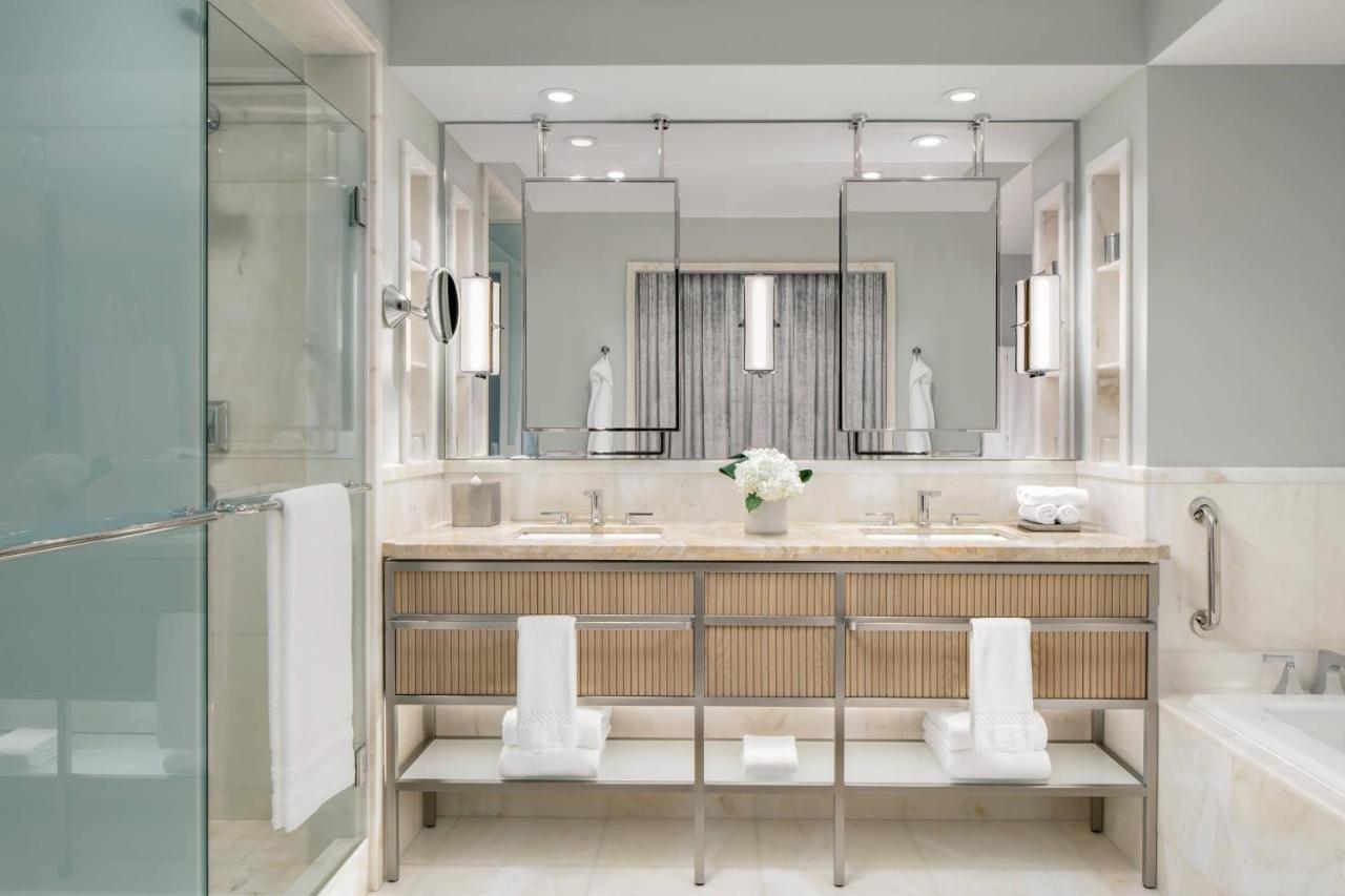 The Ritz-Carlton, Toronto photo