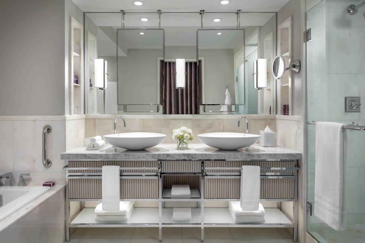 The Ritz-Carlton, Toronto photo
