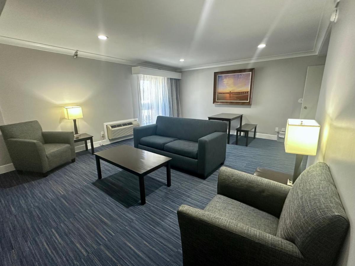 The Pacific Inn — photo 19