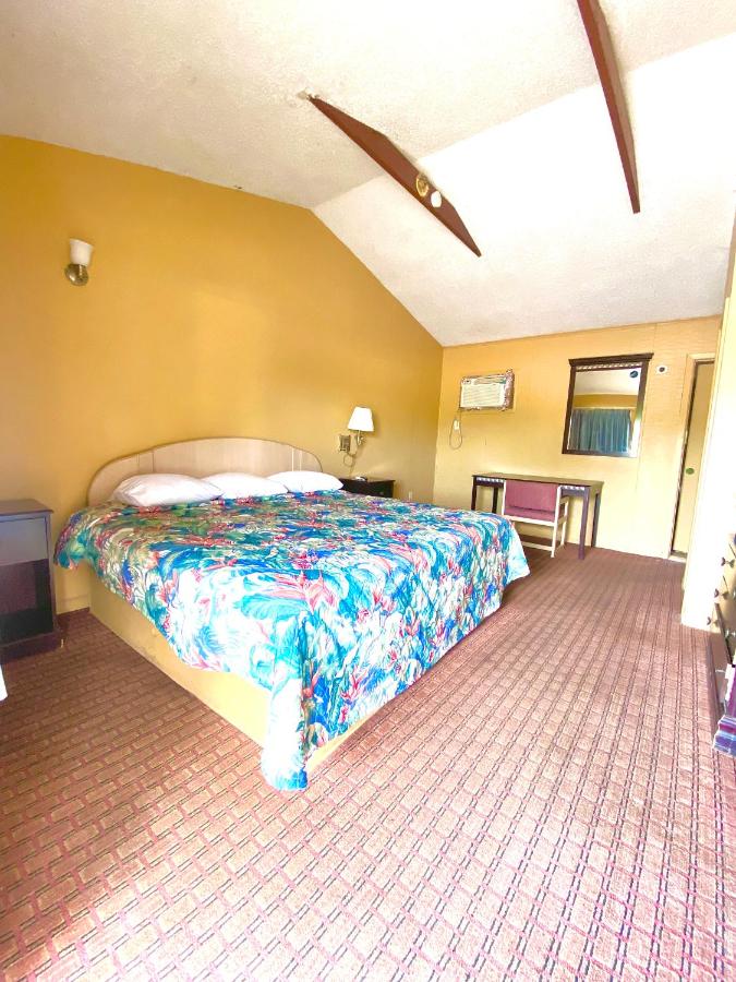 Schooner Motel — photo 22