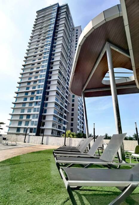 2206 Encorp Marina Elegance suite netflix By STAY - 2