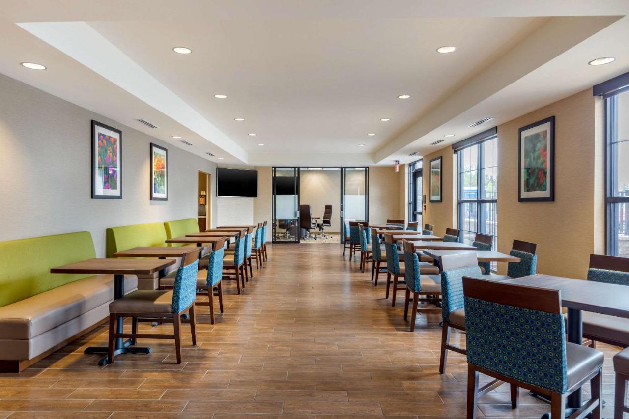 The Schenectady Inn & Suites — photo 10