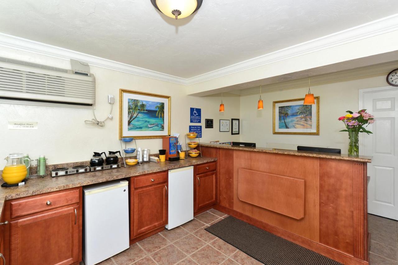 Americas Best Value Inn Bradenton-Sarasota — photo 18