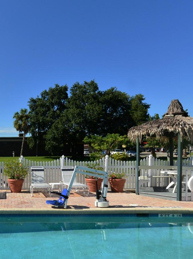 Americas Best Value Inn Bradenton-Sarasota — photo 24