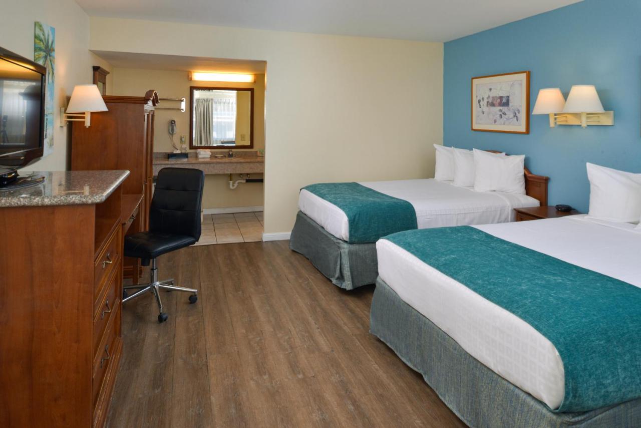 Edgewater Inn and Suites — photo 8