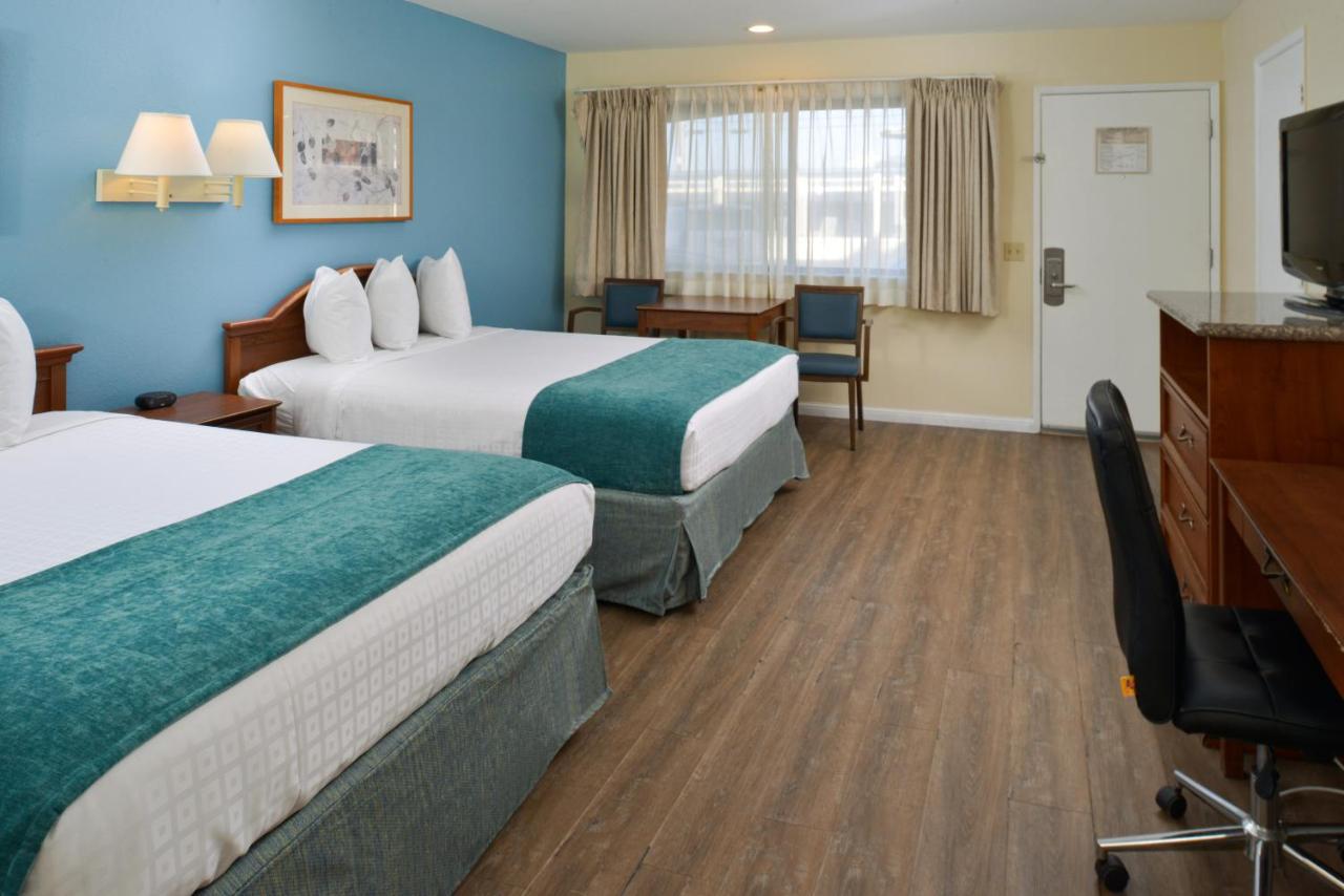 Edgewater Inn and Suites — photo 11