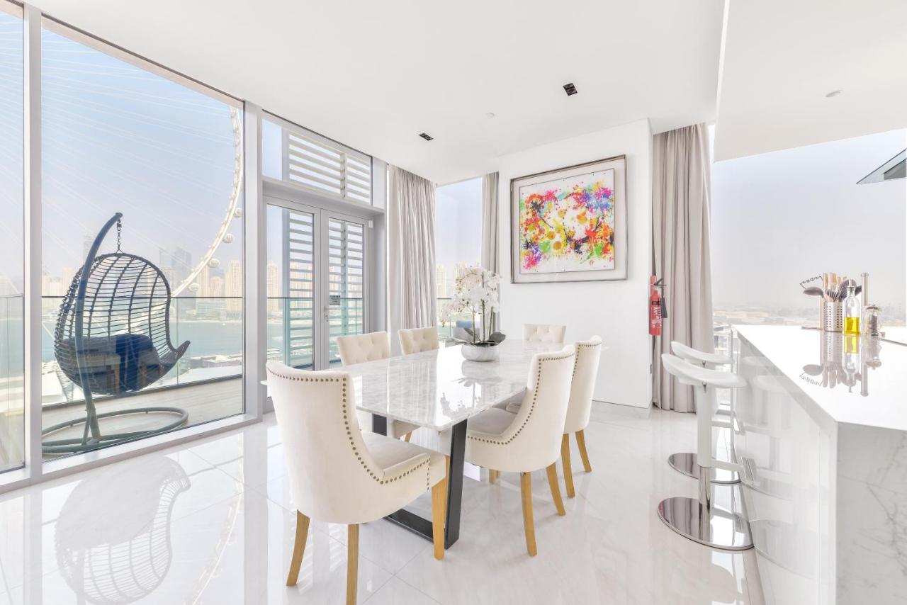 Фото Spectacular 3 BR condo with maids room facing the Dubai Eye