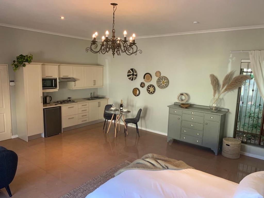 Heart of Constantia - SOLAR POWERED - 5