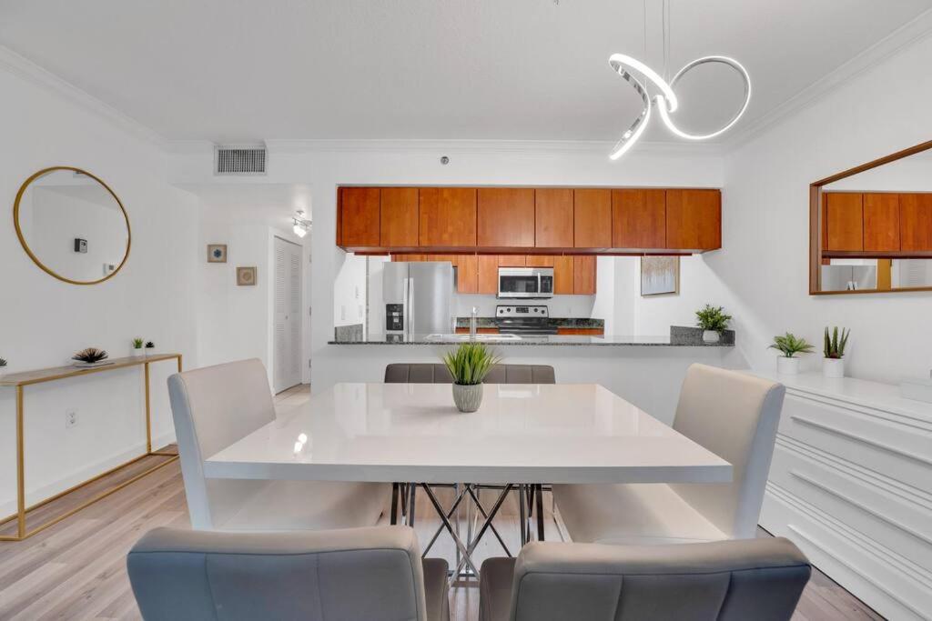 Impressive Unit in the heart of Brickell W Parking - 4