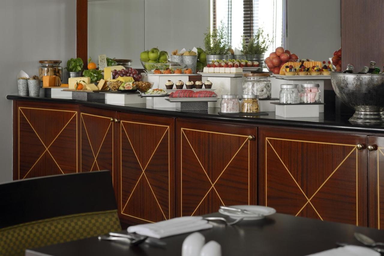 Mövenpick Hotel & Apartments Bur Dubai photo