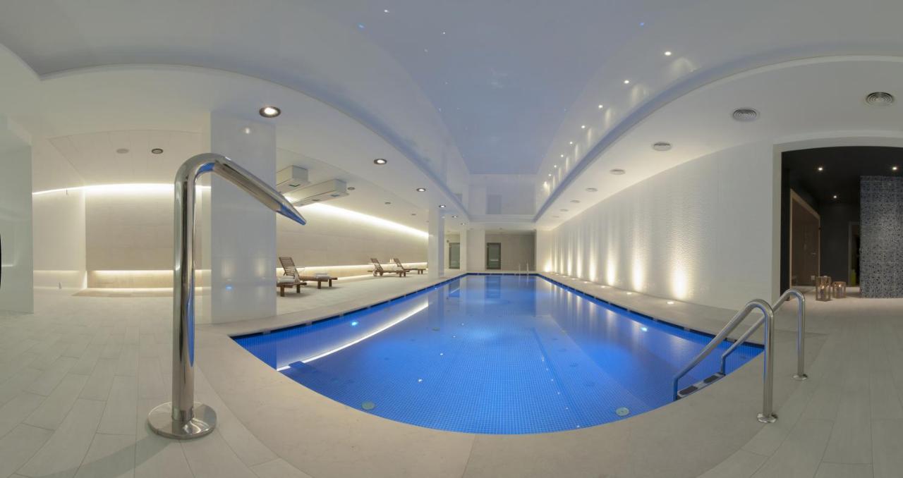 Heated swimming pool: Relais & Châteaux Hotel Quadrille - Adults Only