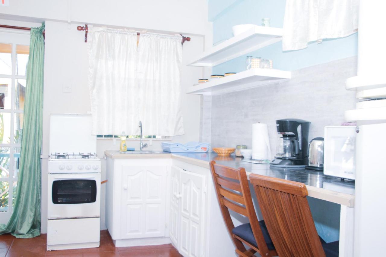 Buttercup Cottage Apartments - 5