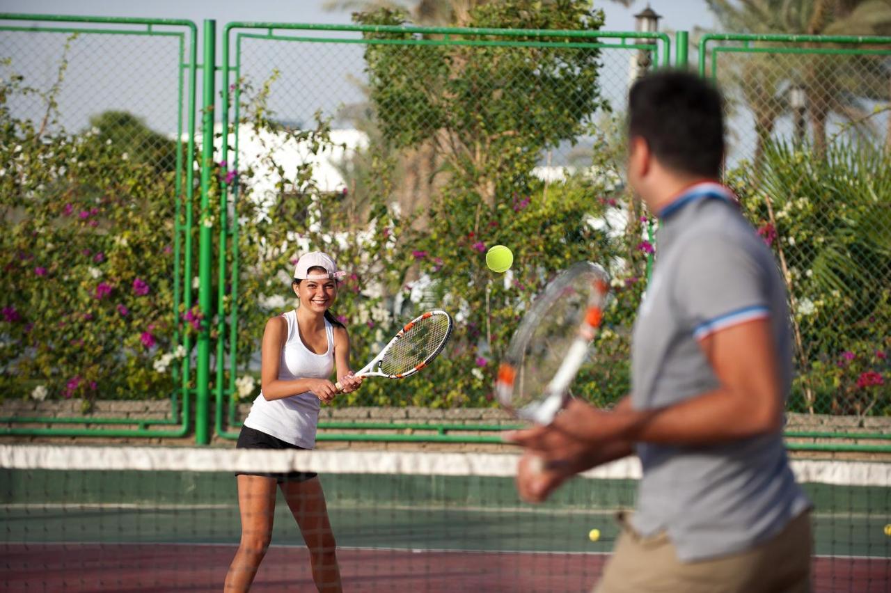 Tennis court: Sunrise Arabian Beach Resort