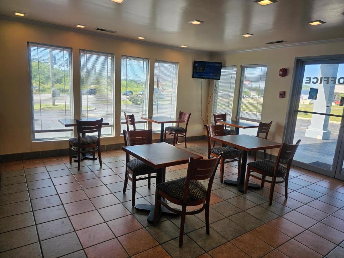 Budgetel Inn & Suites — photo 8