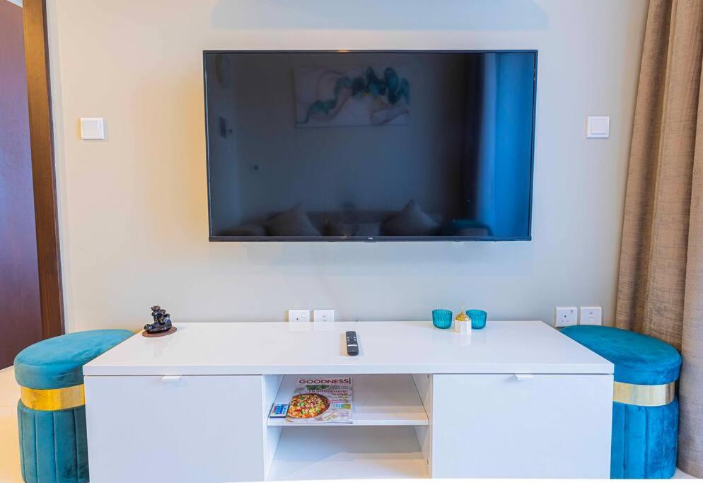 TURQUOISE - Downtown Dubai 1 BEDROOM APARTMENT Business Bay - CANAL VIEW - 3