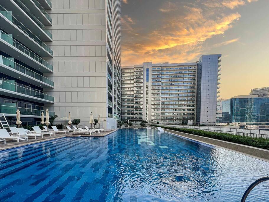 TURQUOISE - Downtown Dubai 1 BEDROOM APARTMENT Business Bay - CANAL VIEW - 4