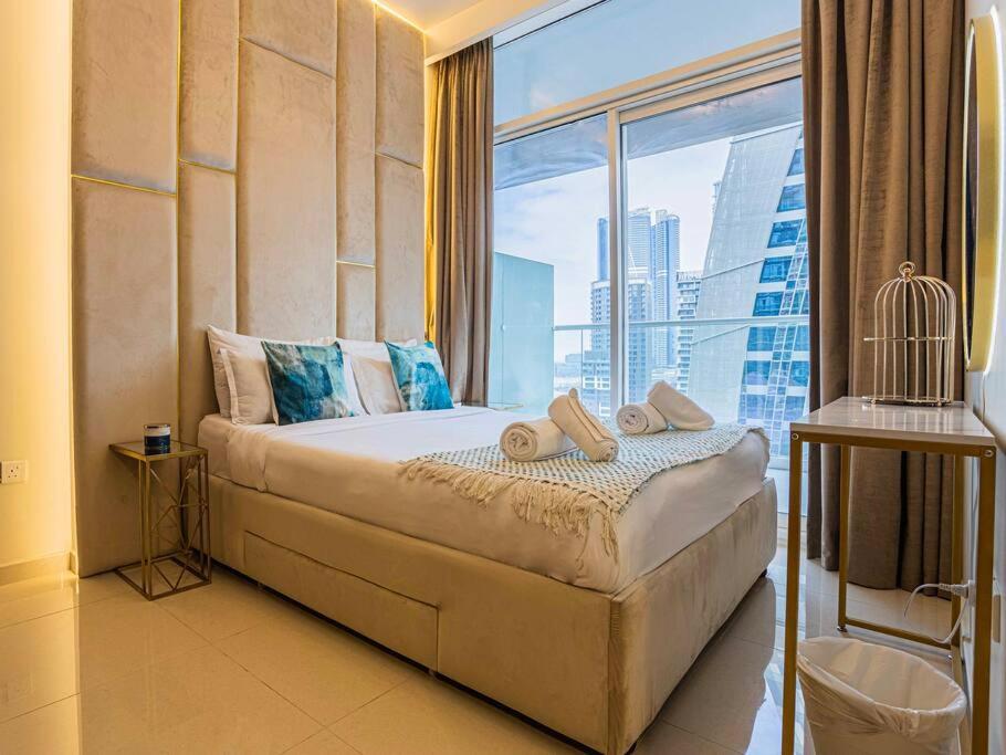 TURQUOISE - Downtown Dubai 1 BEDROOM APARTMENT Business Bay - CANAL VIEW - 2