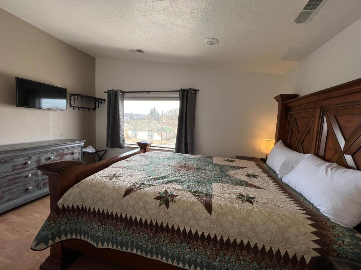 THE SNUGGLE INN — photo 15