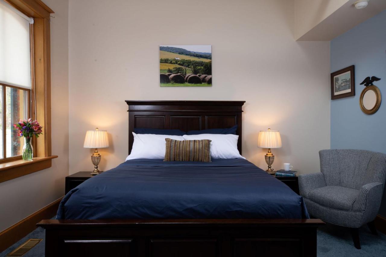 Riverboat Suites — photo 19