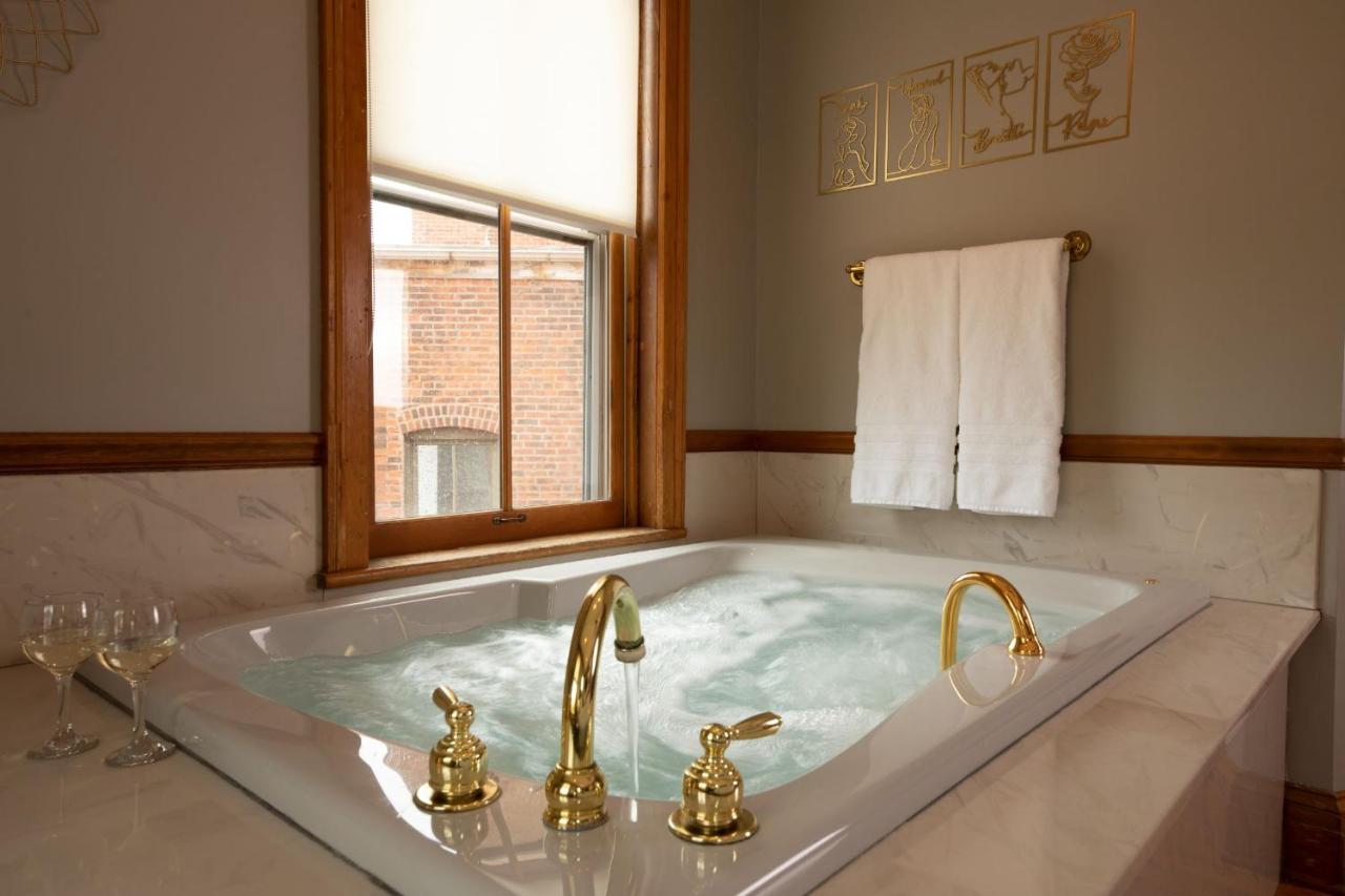Riverboat Suites — photo 15